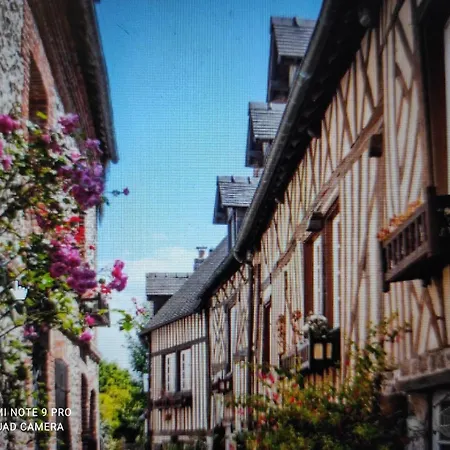 Centrally Located Refurbished Modern Flat With A View Over The Historic Port Honfleur
